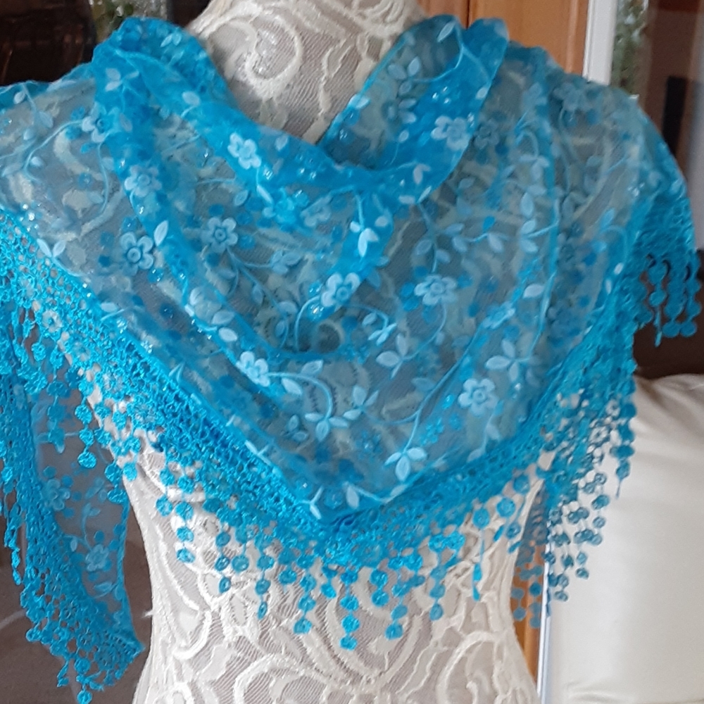 NWOT sparkly blue scarf with lace detail